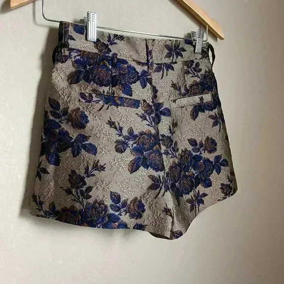 BLANKNYC Floral Pleated Brocade Shorts Size 24 - Picture 9 of 11